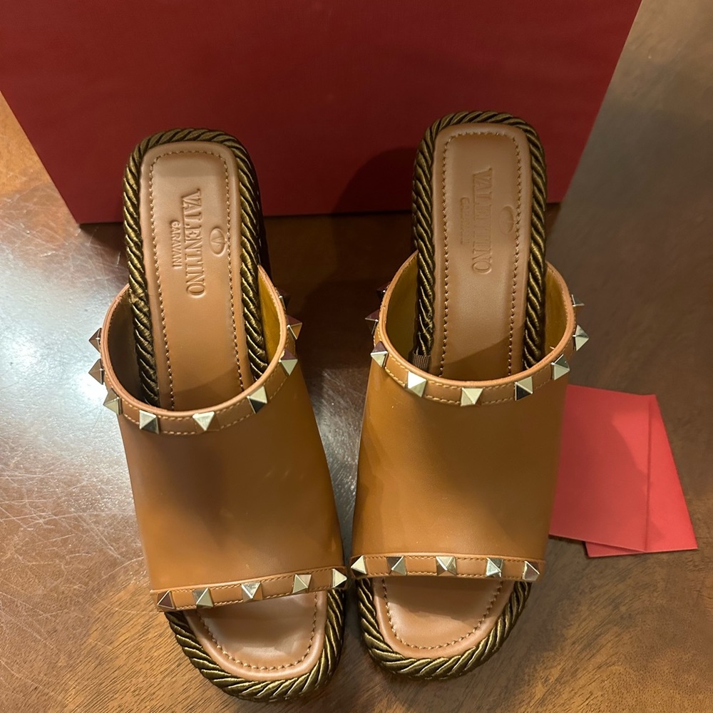 Authentic Valentino Garavani wedges